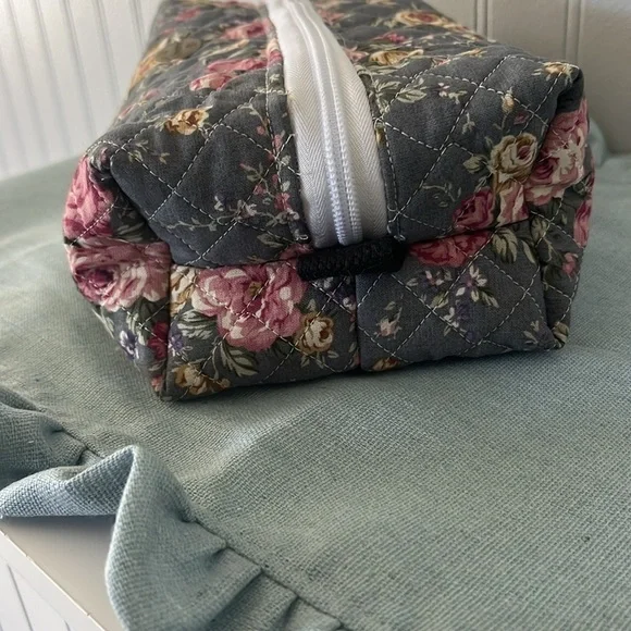 Quilted Floral Makeup Bag - Picture 4 of 11